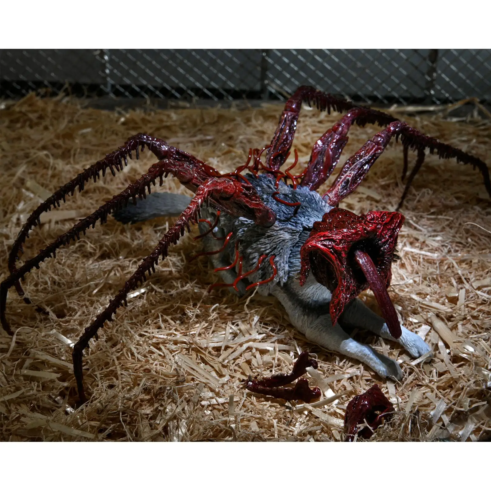 Deluxe Ultimate Dog Creature - 7" Scale Action Figure - The Thing - NECA Collectibles - Image 3