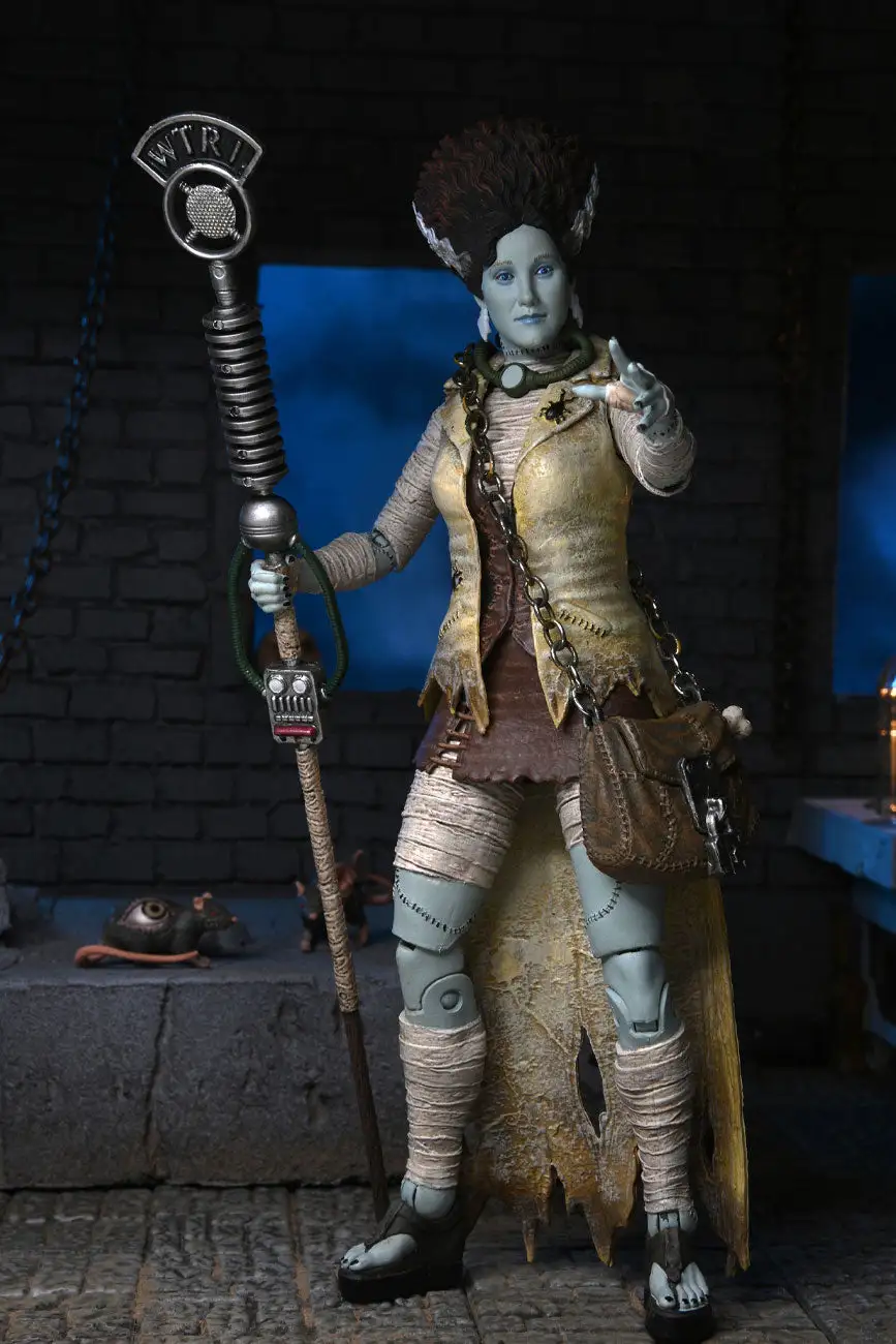 April As The Bride - 7" Action Figurine - Teenage Mutant Ninja Turtles X Universal Monsters - NECA Collectibles - Image 2