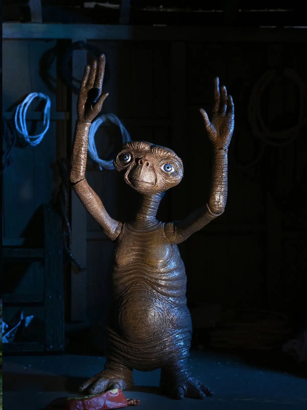 E.T. Ultimate 40th Anniversary - 7" Scale Action Figurine - E.T. The Extra-Terrestrial - NECA Collectibles - Image 5