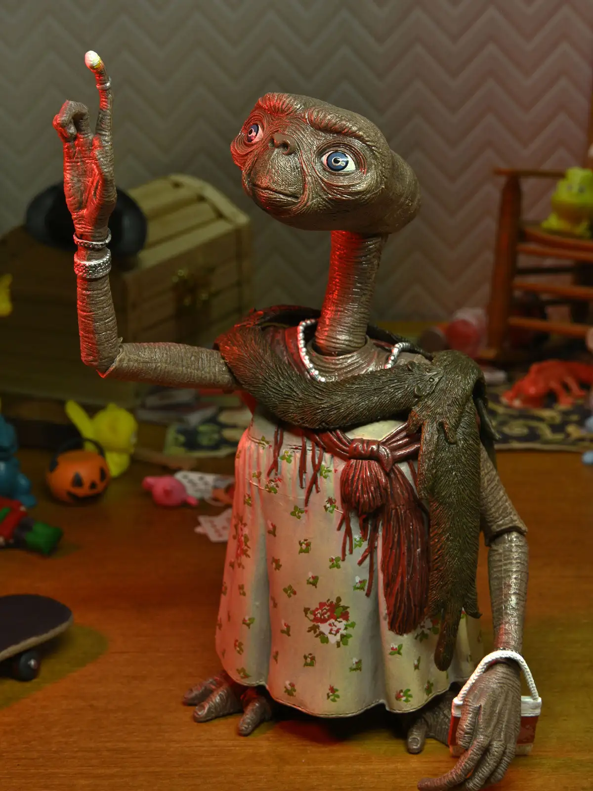 E.T. Ultimate Dress Up 40th Anniversary – 7" Scale Action Figurine - E.T. The Extra-Terrestrial - NECA Collectibles - Image 3