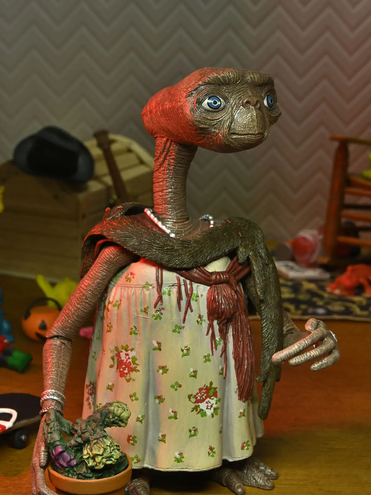 E.T. Ultimate Dress Up 40th Anniversary – 7" Scale Action Figurine - E.T. The Extra-Terrestrial - NECA Collectibles - Image 5