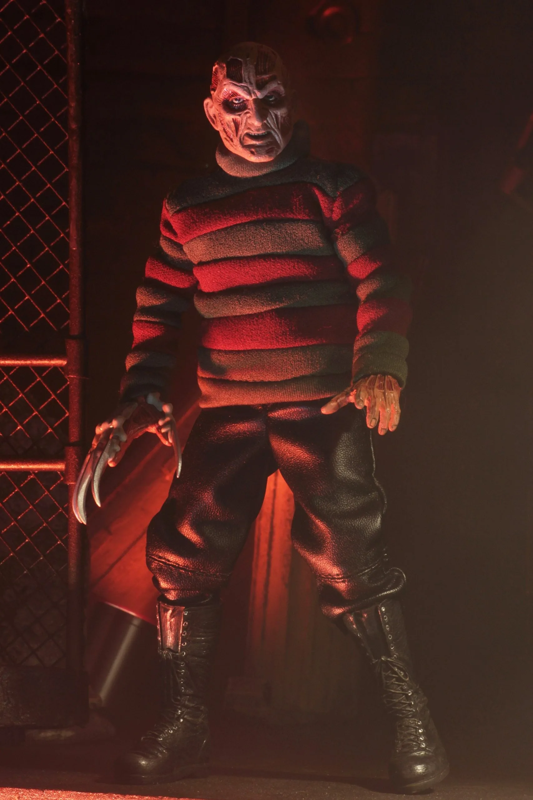 Freddy Kreuger - 8” Clothed Action Figure - Nightmare On Elm Street - NECA Collectibles - Image 2