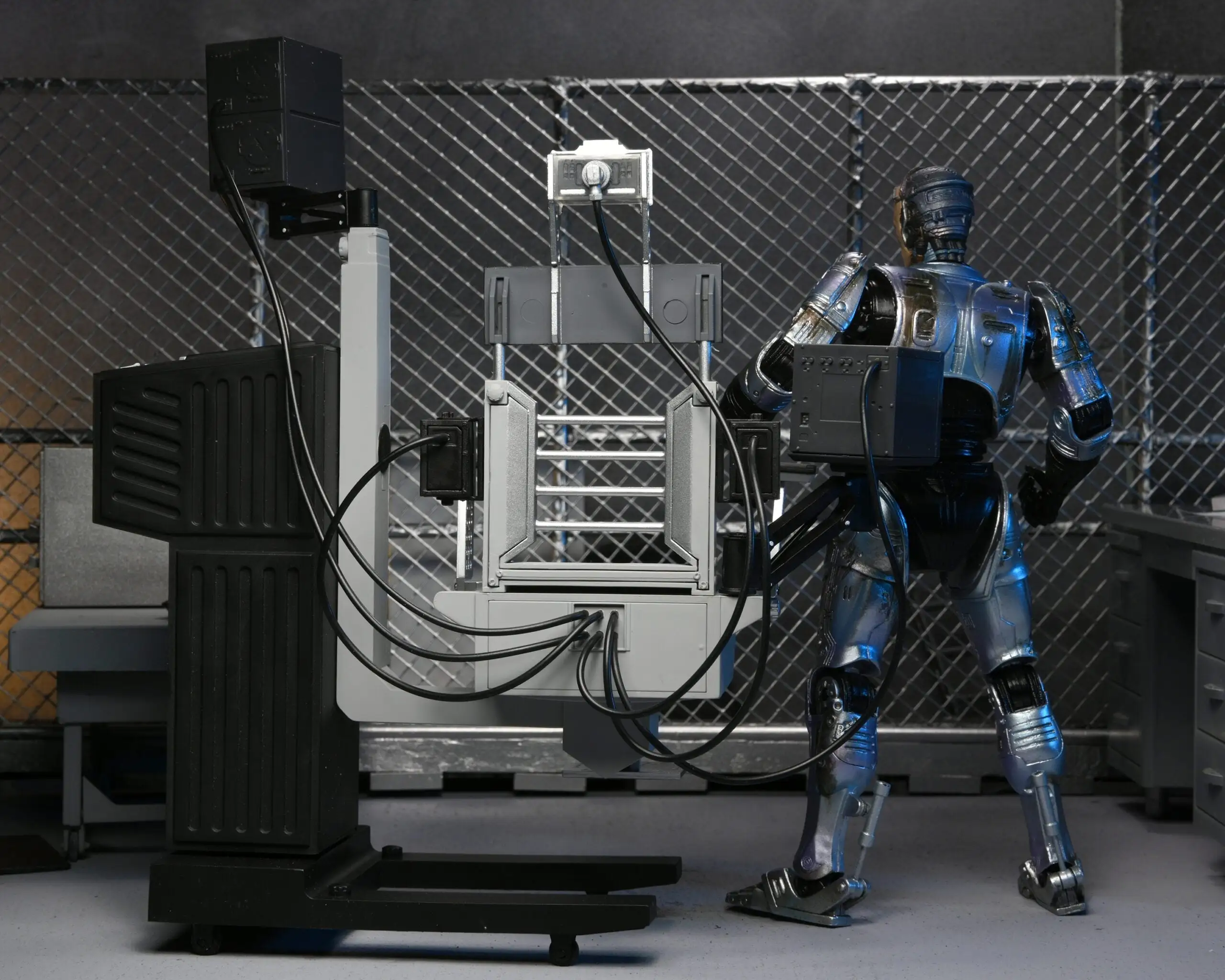Ultimate Battle Damaged RoboCop With Chair - 7" Scale Action Figure - RoboCop - NECA Collectibles - Image 7