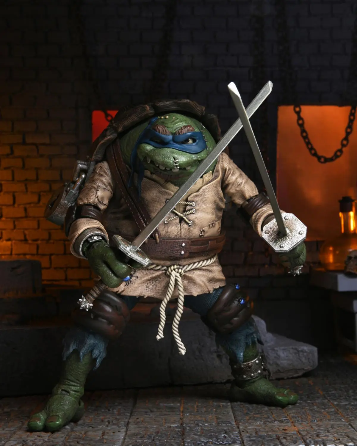Ultimate Leonardo As The Hunchback - 7" Action Figurine - Teenage Mutant Ninja Turtles X Universal Monsters - NECA Collectibles - Image 5