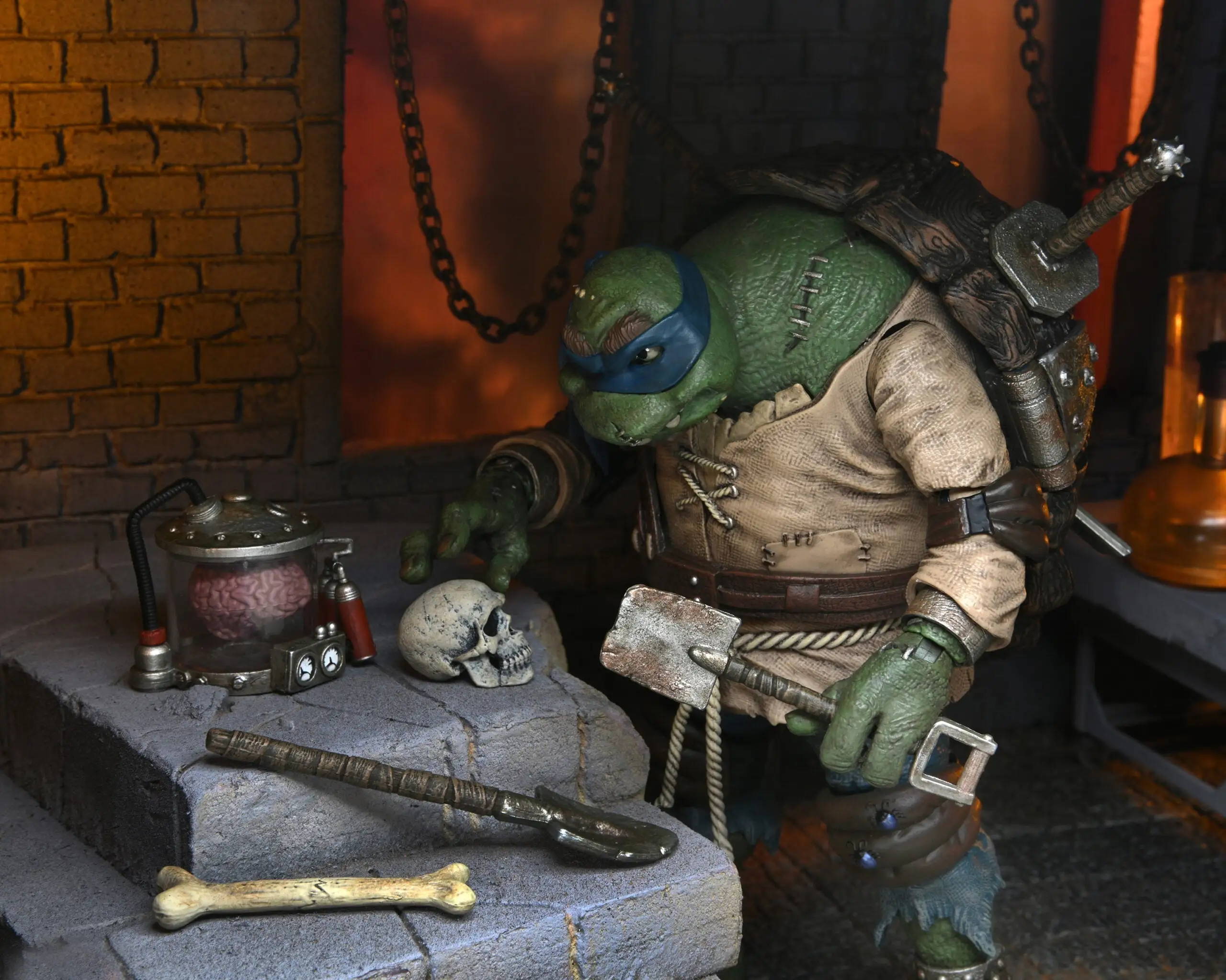 Ultimate Leonardo As The Hunchback - 7" Action Figurine - Teenage Mutant Ninja Turtles X Universal Monsters - NECA Collectibles - Image 6