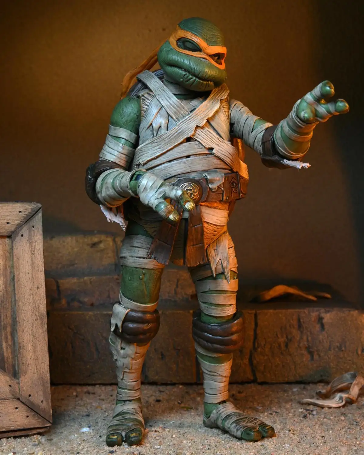 Ultimate Michelangelo As The Mummy - 7" Action Figurine - Teenage Mutant Ninja Turtles X Universal Monsters - NECA Collectibles - Image 2