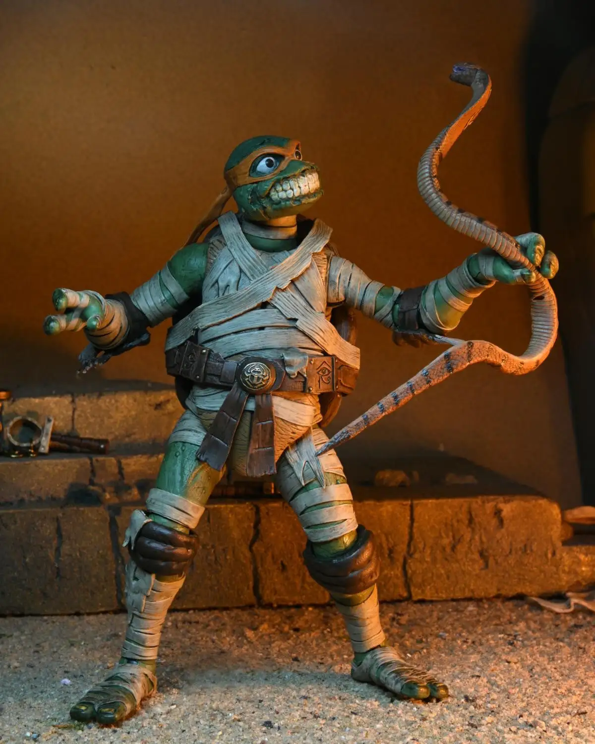 Ultimate Michelangelo As The Mummy - 7" Action Figurine - Teenage Mutant Ninja Turtles X Universal Monsters - NECA Collectibles - Image 4